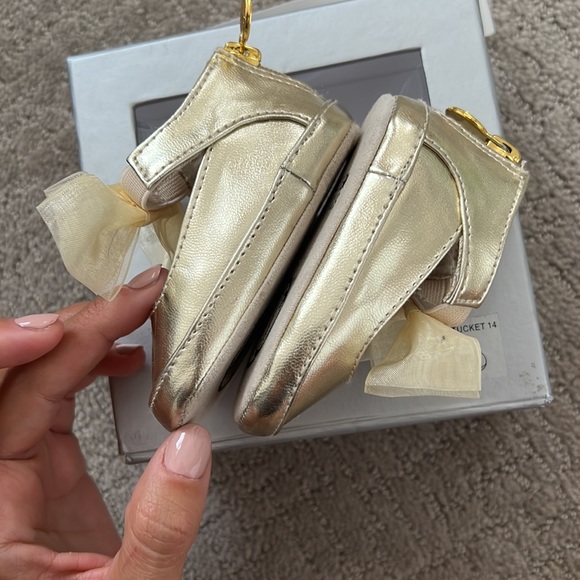 Stuart Weitzman baby Nantucket gold shoes - Picture 4 of 8